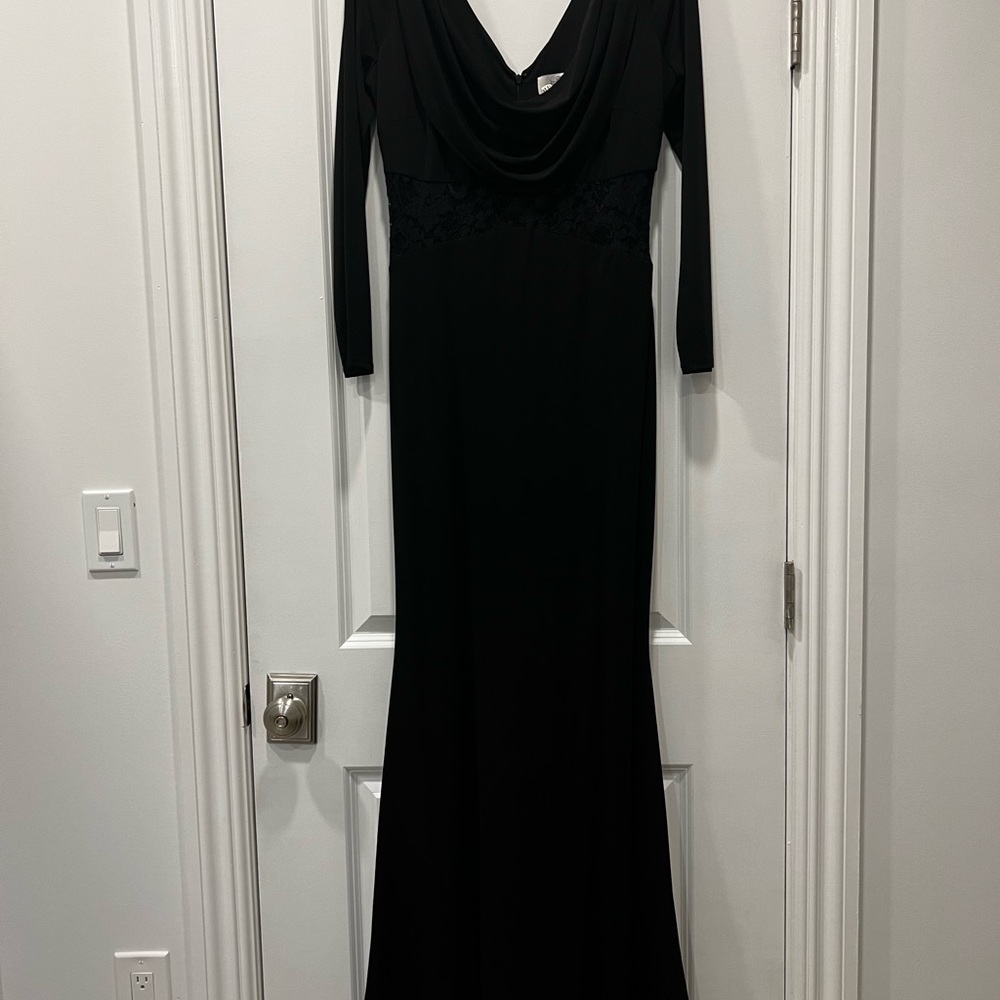 BELLE BADGLEY MISCHKA GOWN. Size US 8. Long black evening dress. Long sleeves.